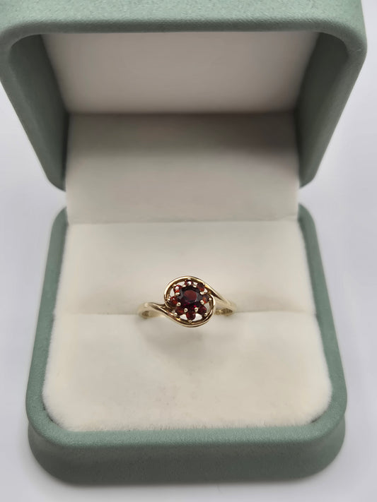 9ct gold garnet cluster ring