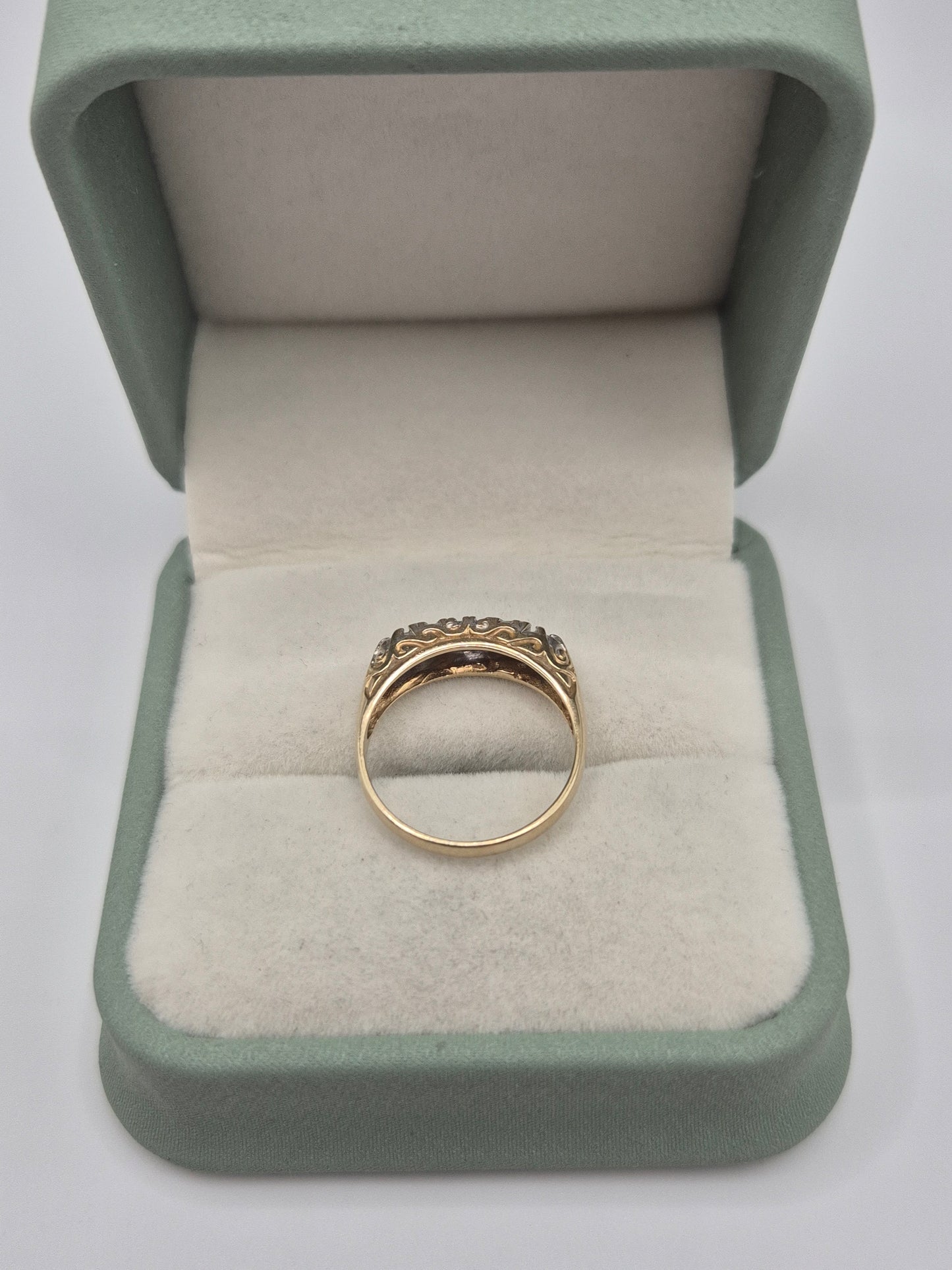 9ct gold amethyst and diamond ring