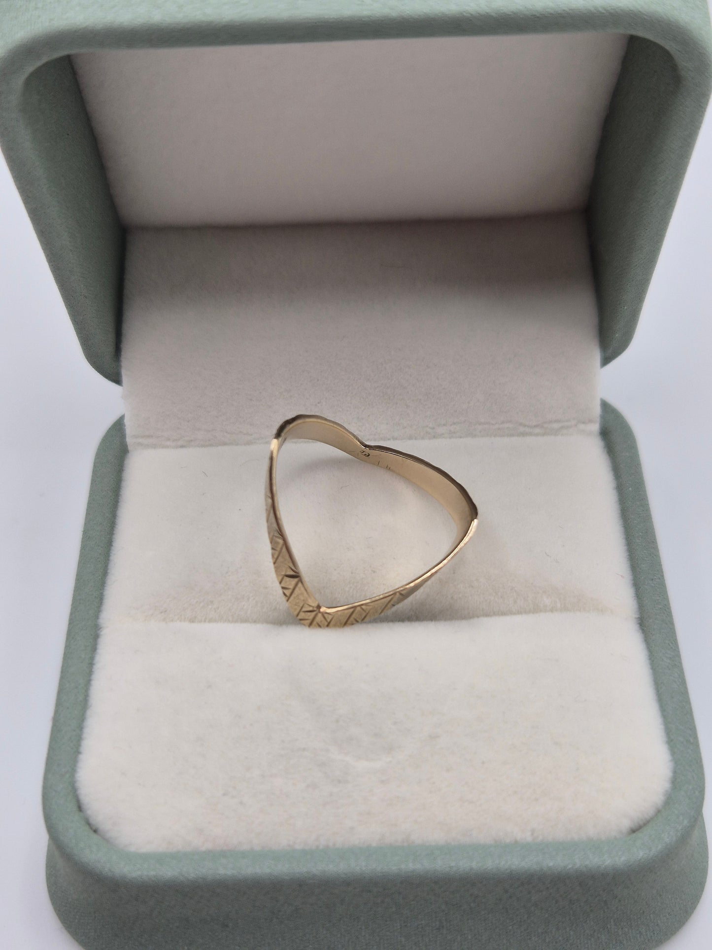9ct gold patterned double wishbone ring