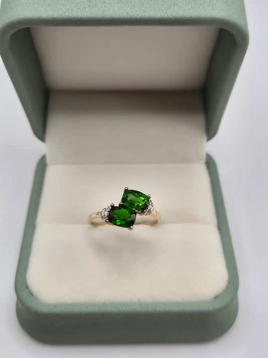 9ct gold diopside and diamond ring