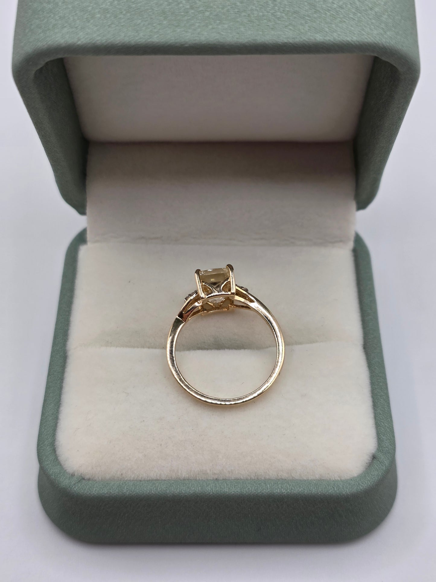 9ct gold quartz and diamond ring