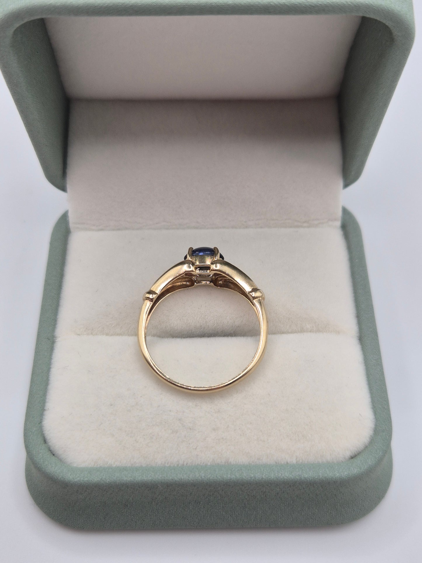9ct gold sapphire ring