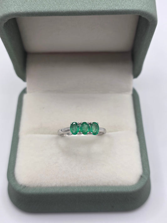 9ct white gold emerald ring