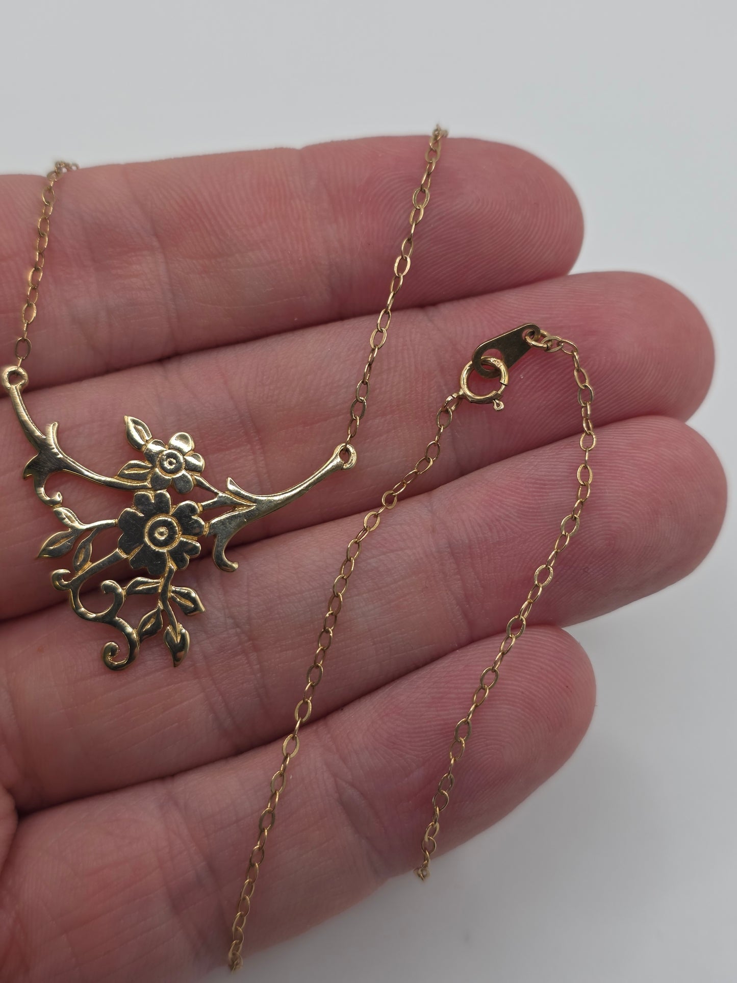 Malcolm Grey 9ct gold floral necklace