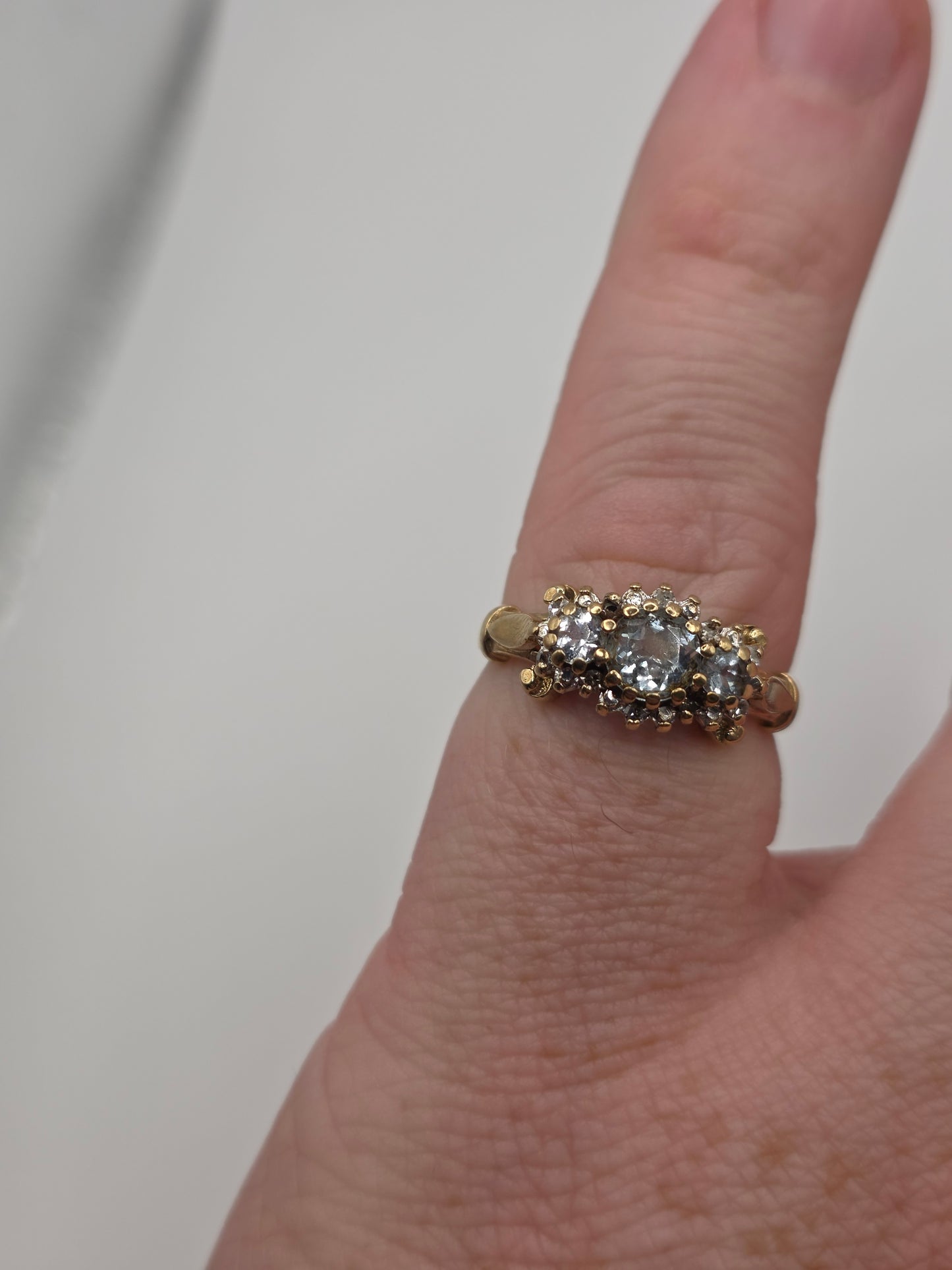 9ct gold aquamarine and diamond ring