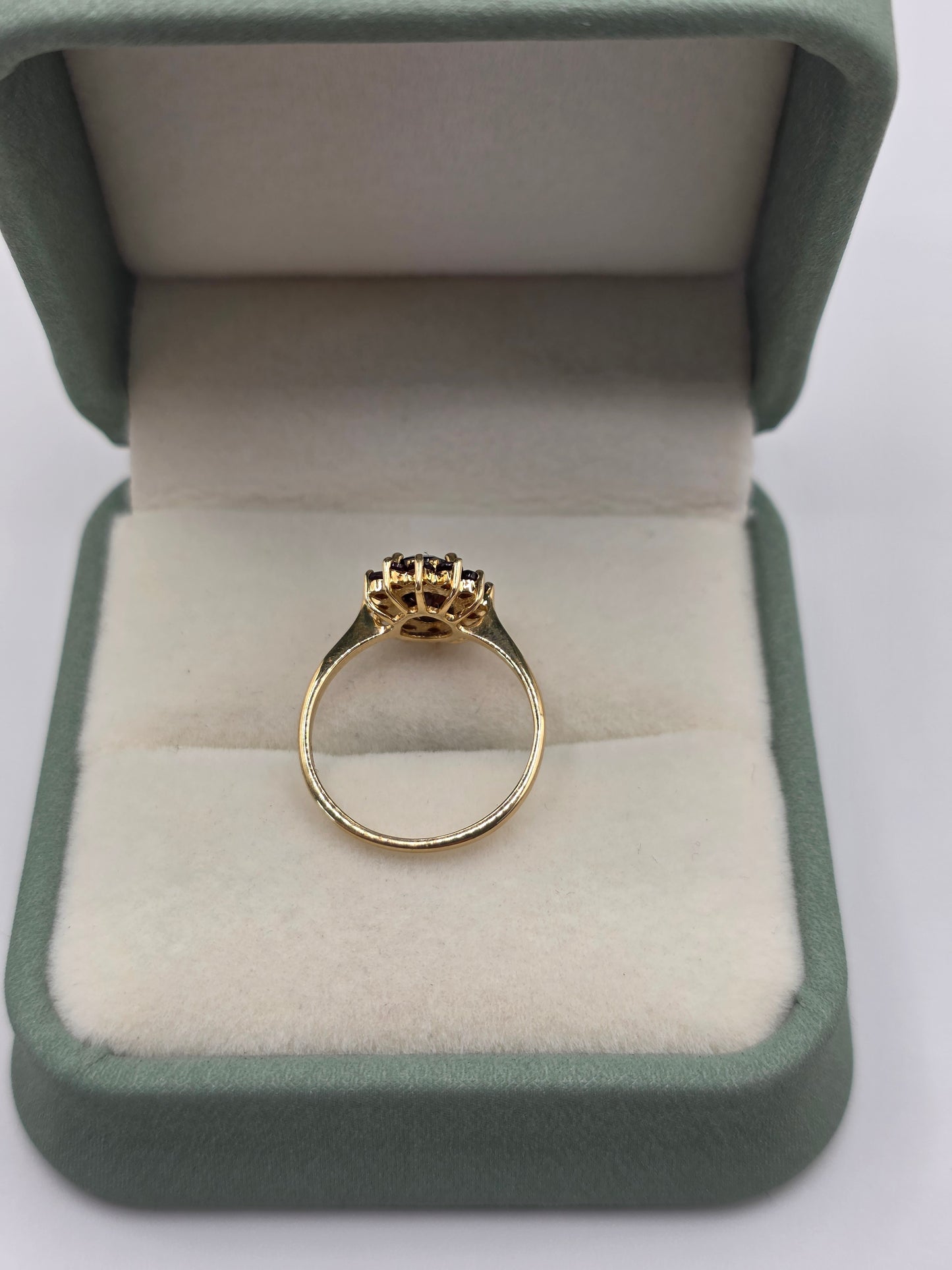 9ct gold garnet cluster ring