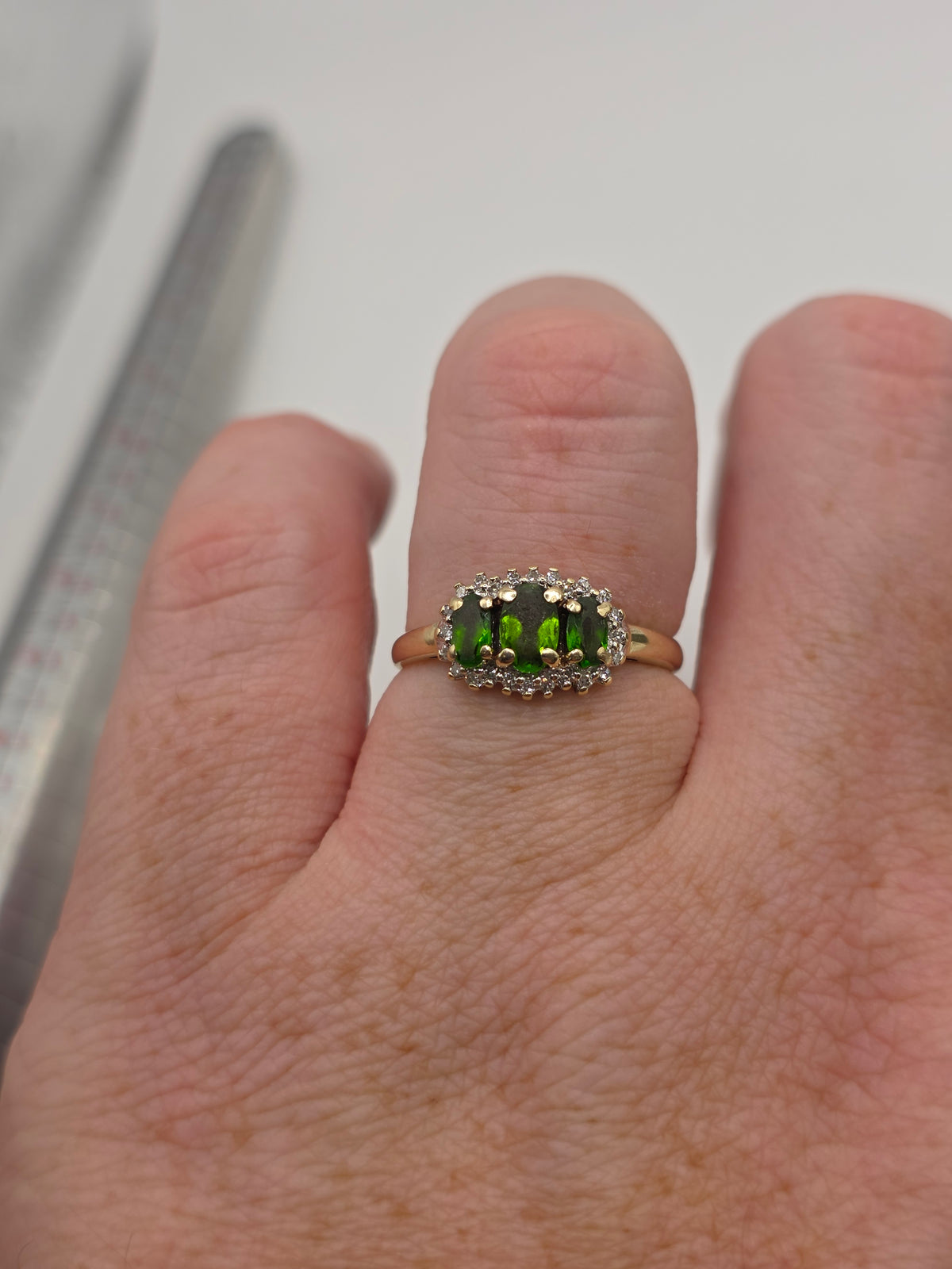 9ct gold diopside and diamond ring