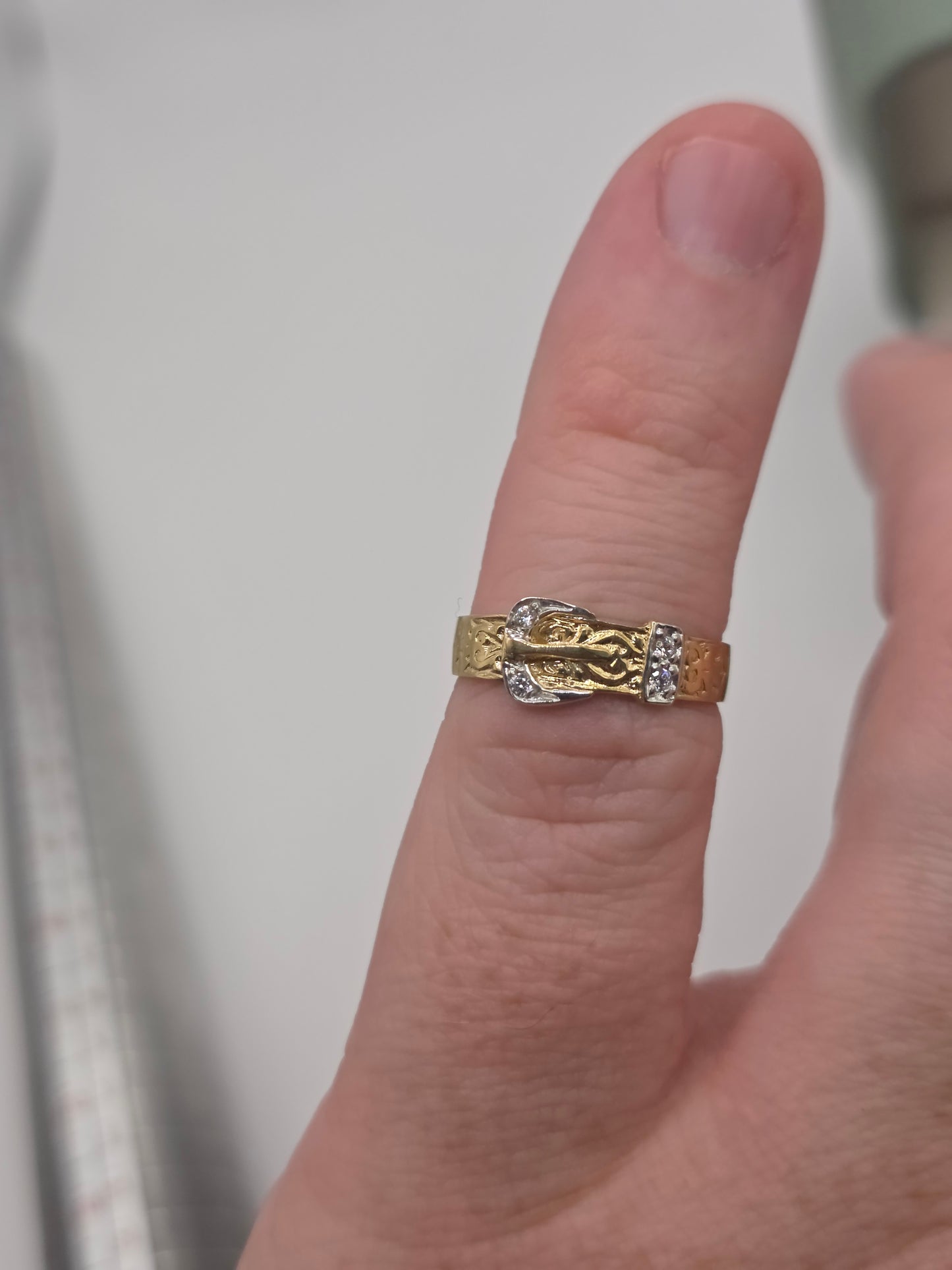 9ct gold cz buckle ring