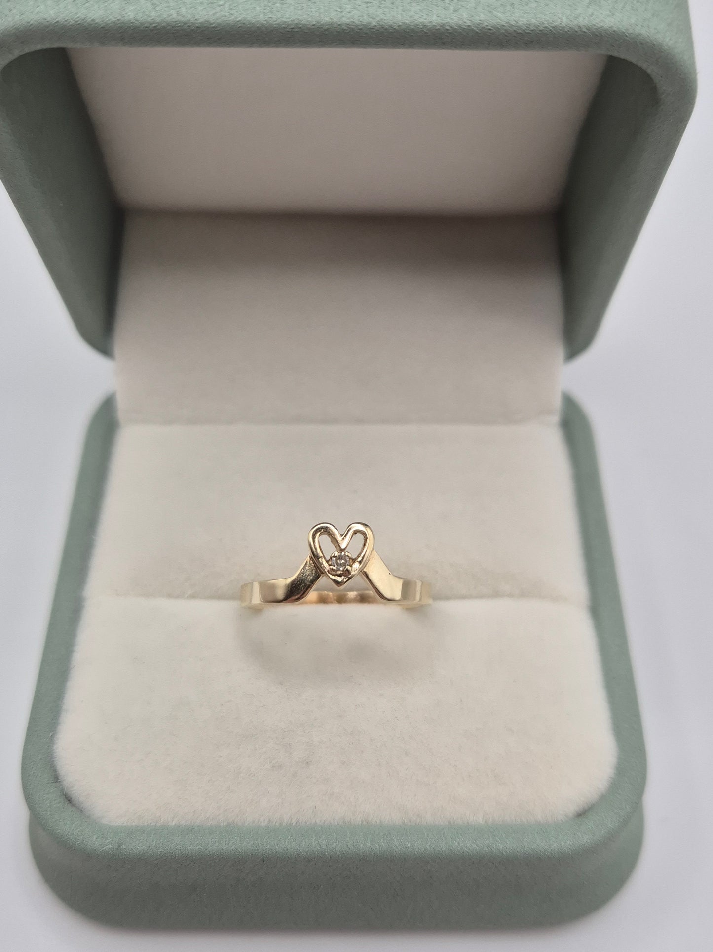 9ct gold diamond ring