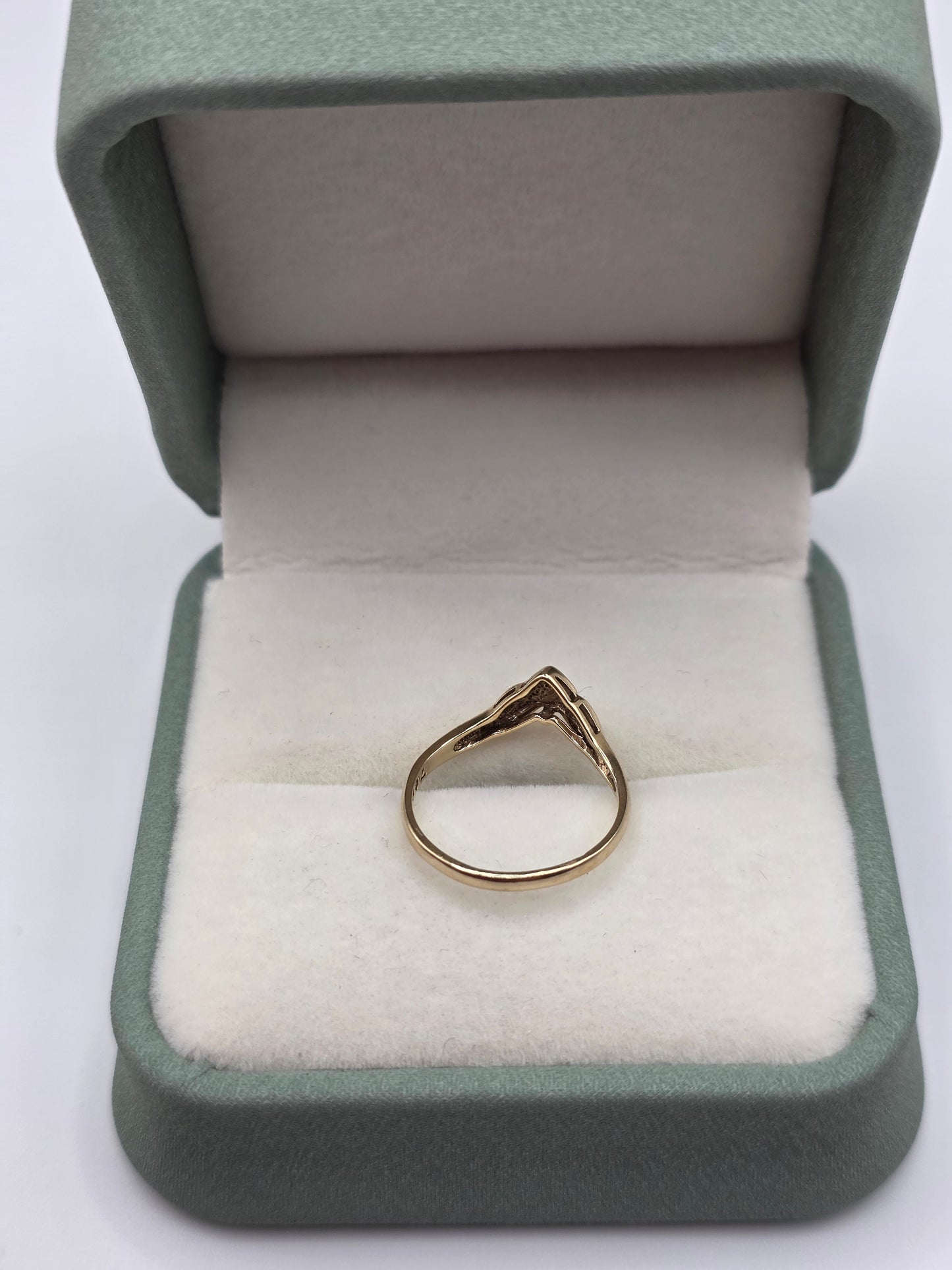 9ct gold wishbone ring