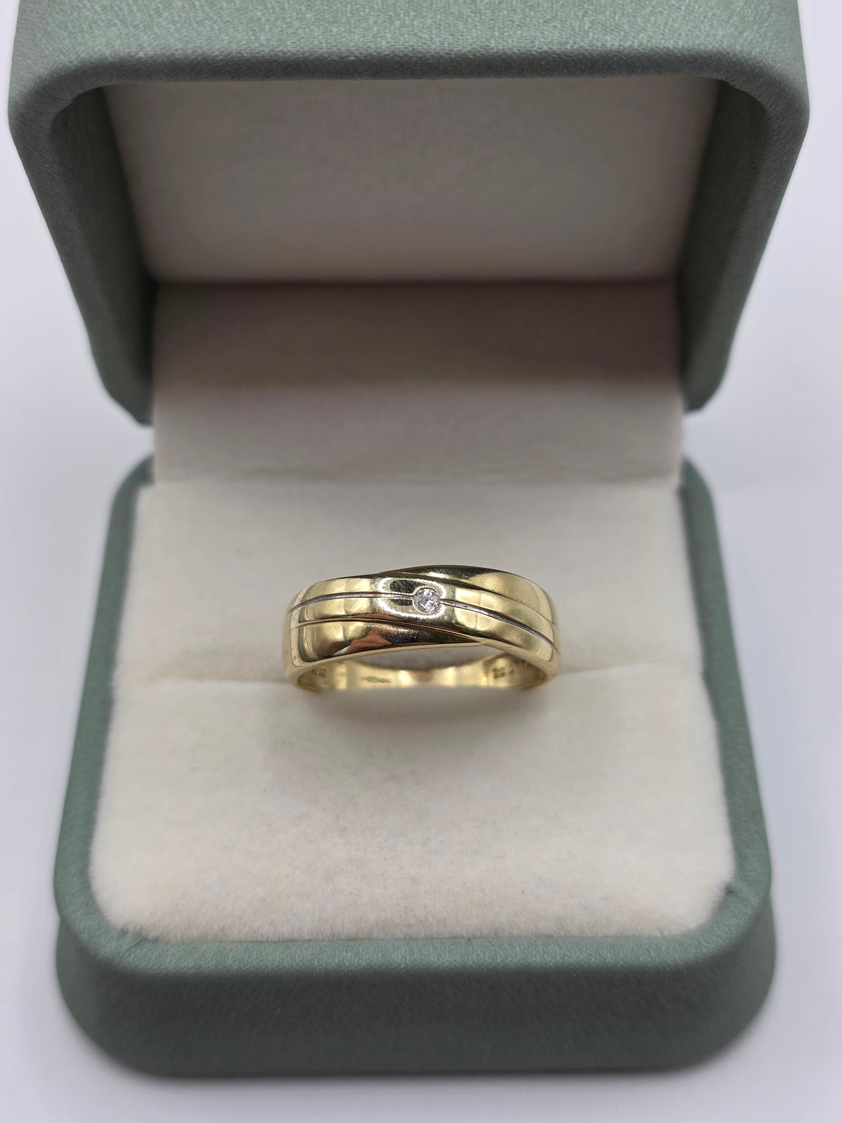 9ct gold diamond ring