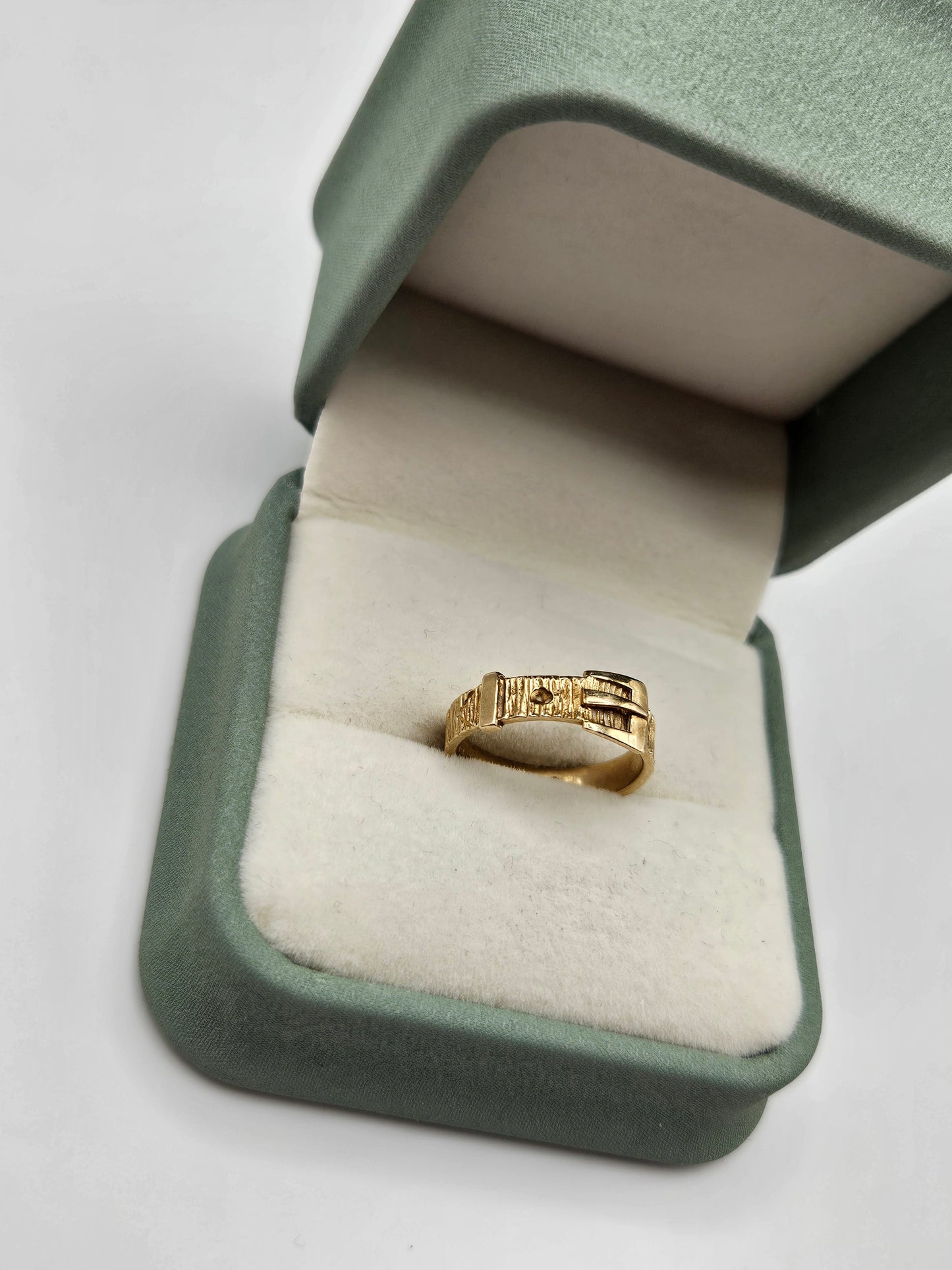 9ct gold buckle ring