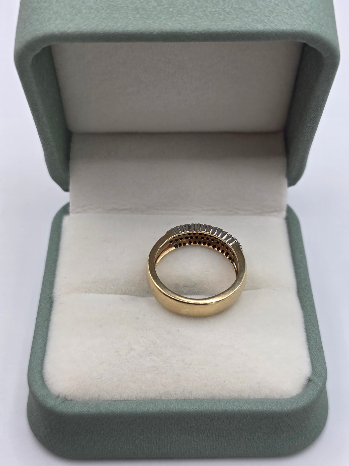 Heavy 9ct gold diamond cluster ring