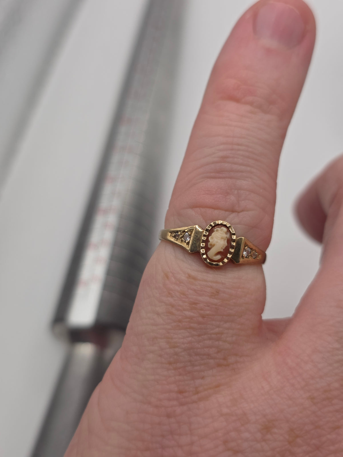 Vintage 9ct gold cameo ring