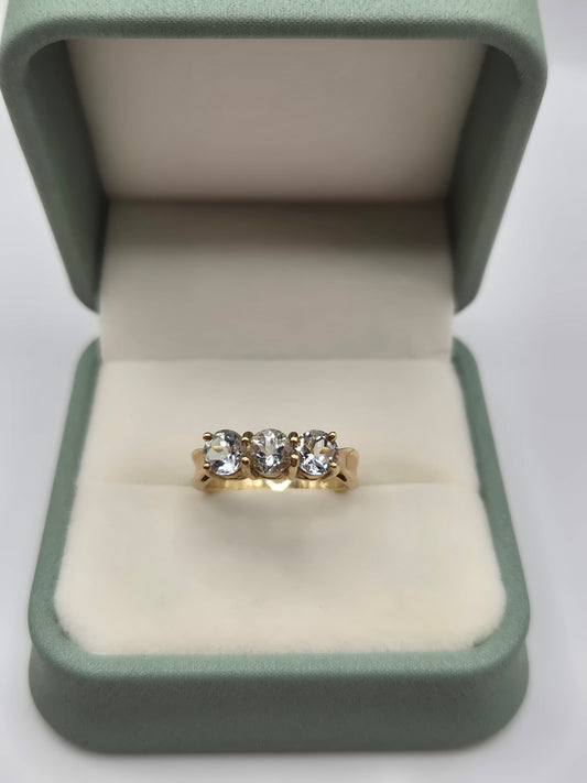 9ct gold aquamarine ring
