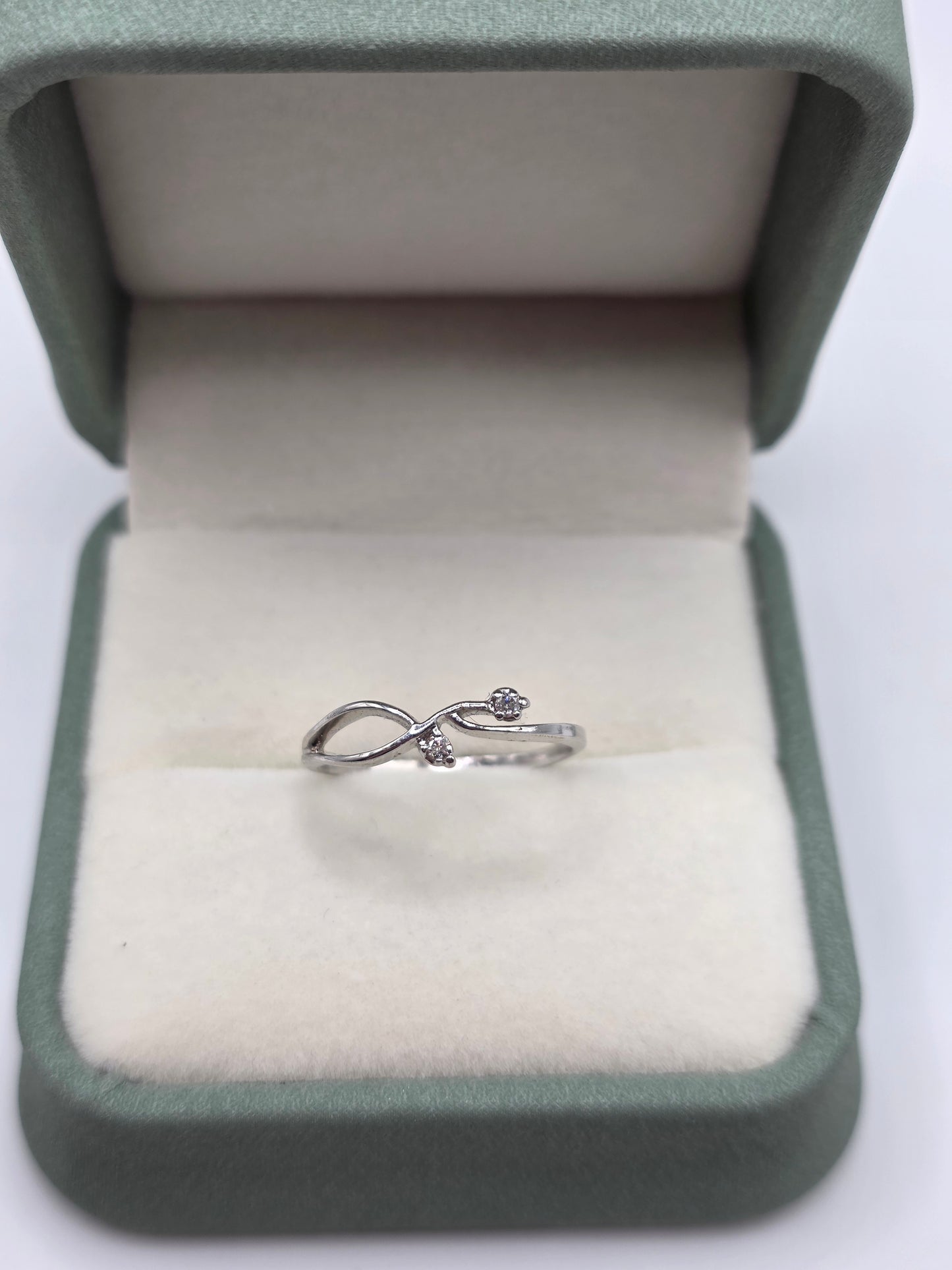 9ct white gold diamond ring
