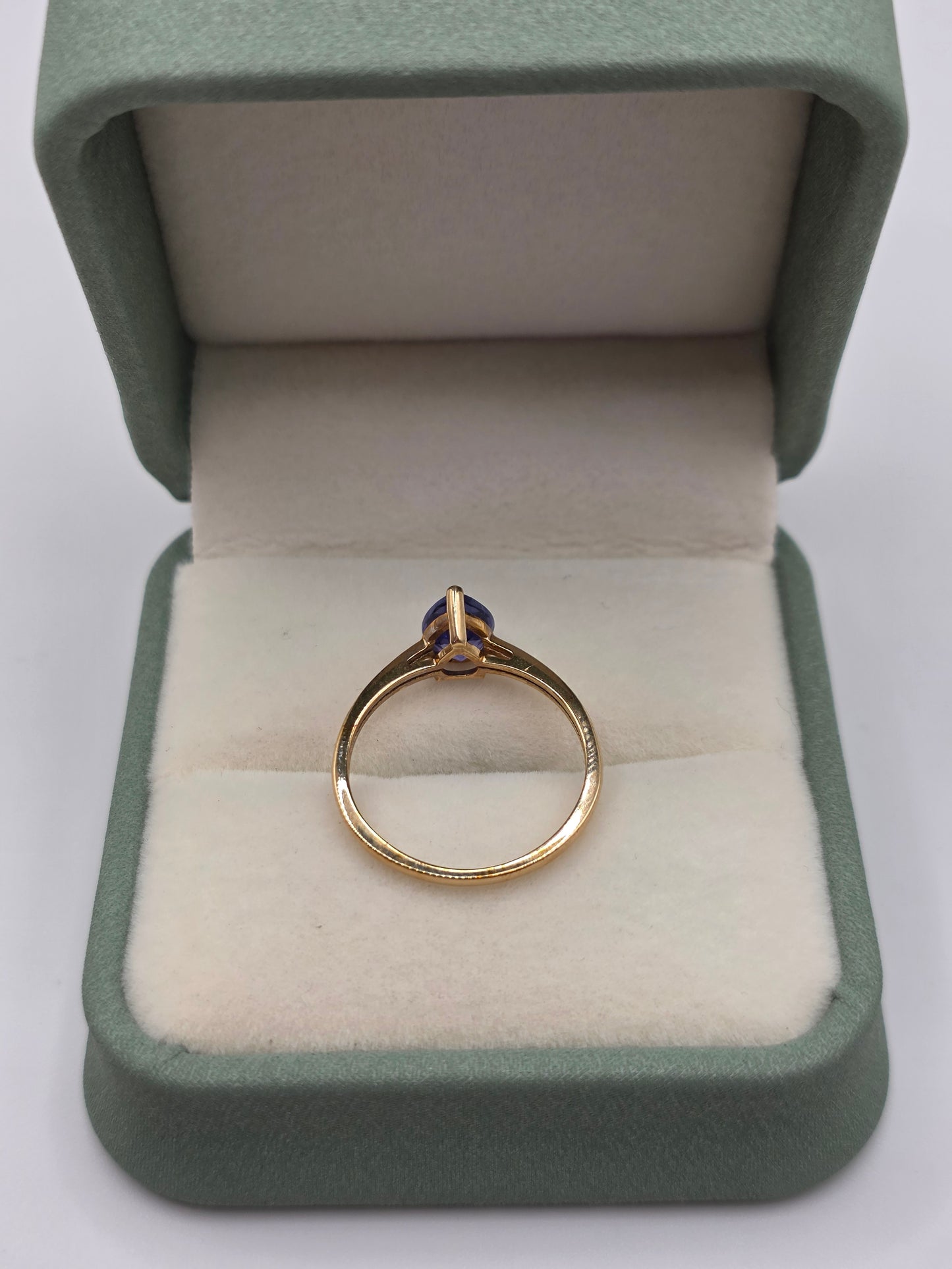 9ct gold tanzanite ring