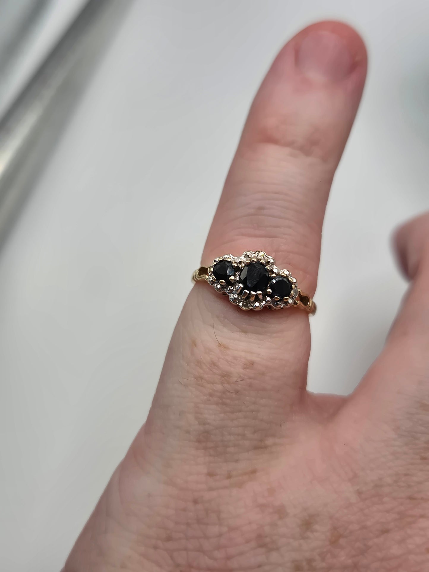 9ct gold sapphire and diamond ring