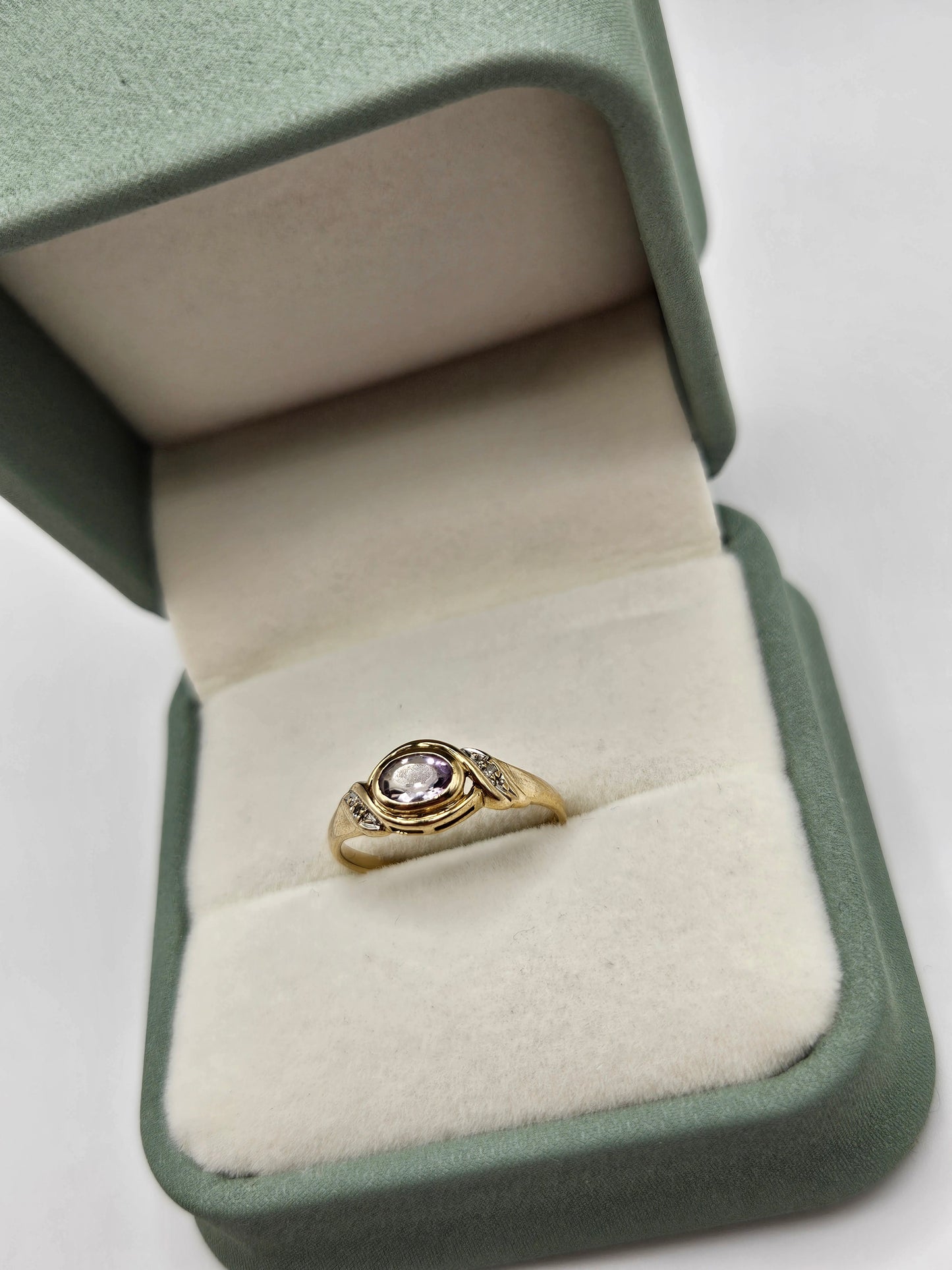 9ct gold amethyst and diamond ring