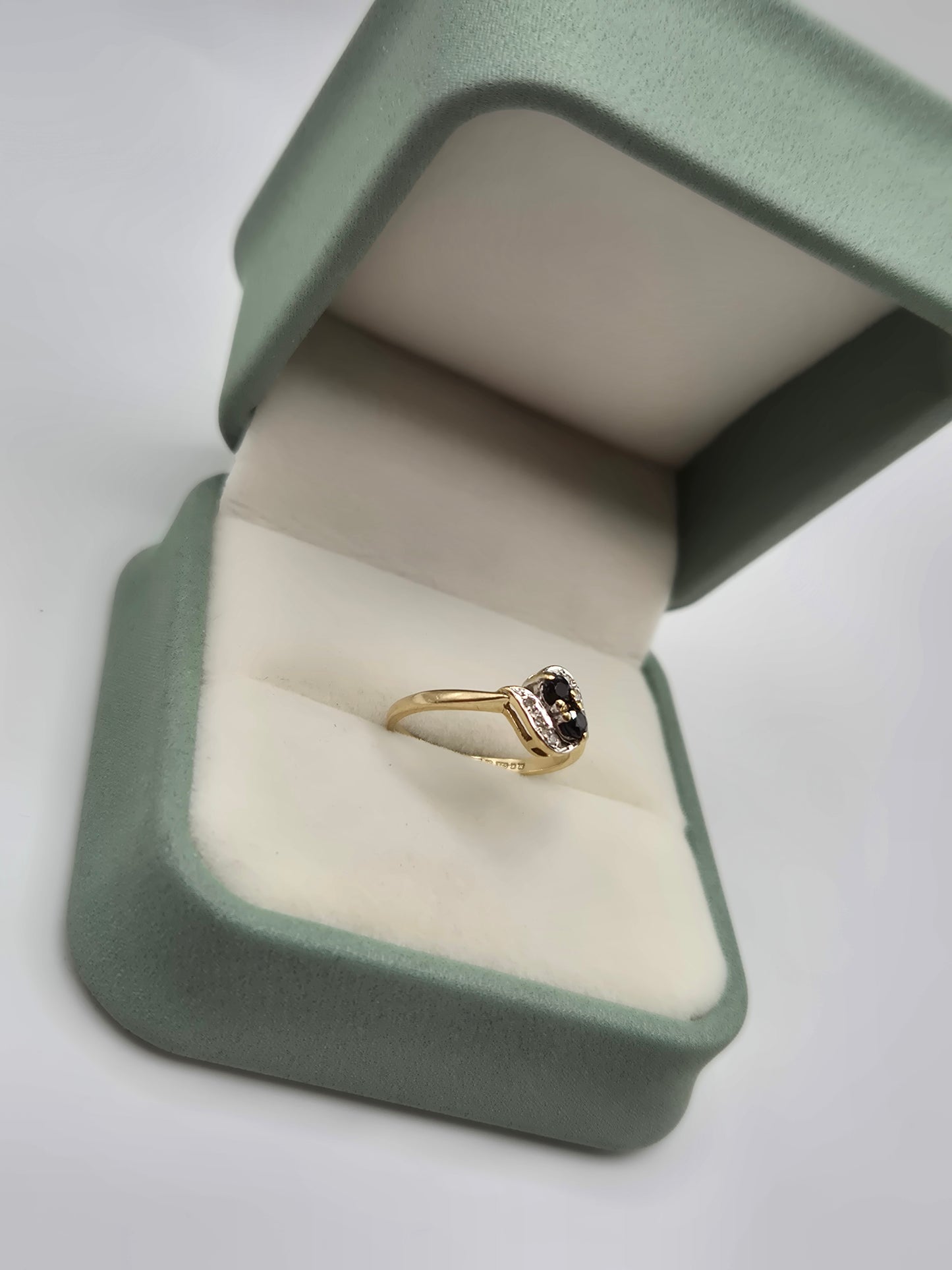 9ct gold sapphire and diamond ring