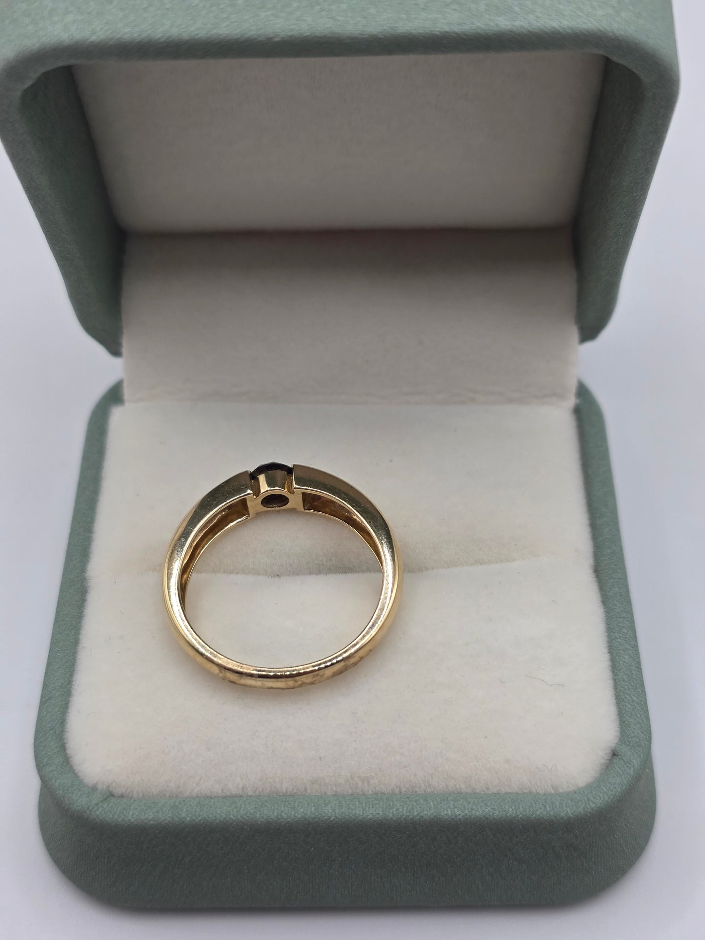 Heavy 9ct gold black diamond ring