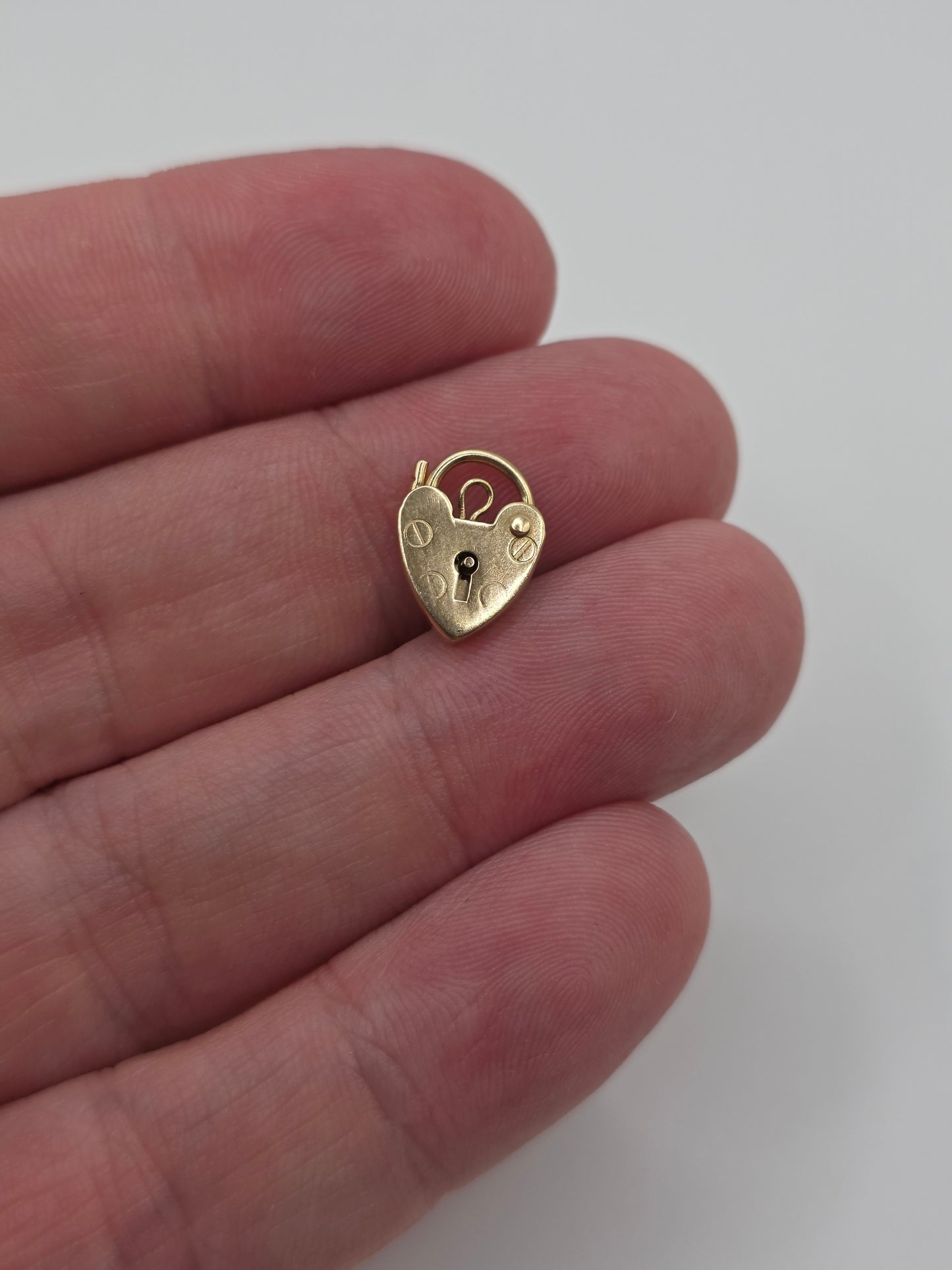 9ct gold padlock 57