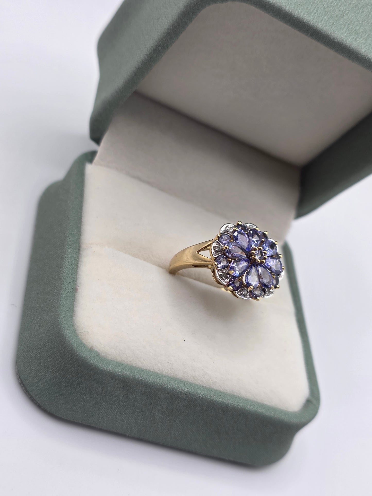 9ct gold tanzanite and diamond ring