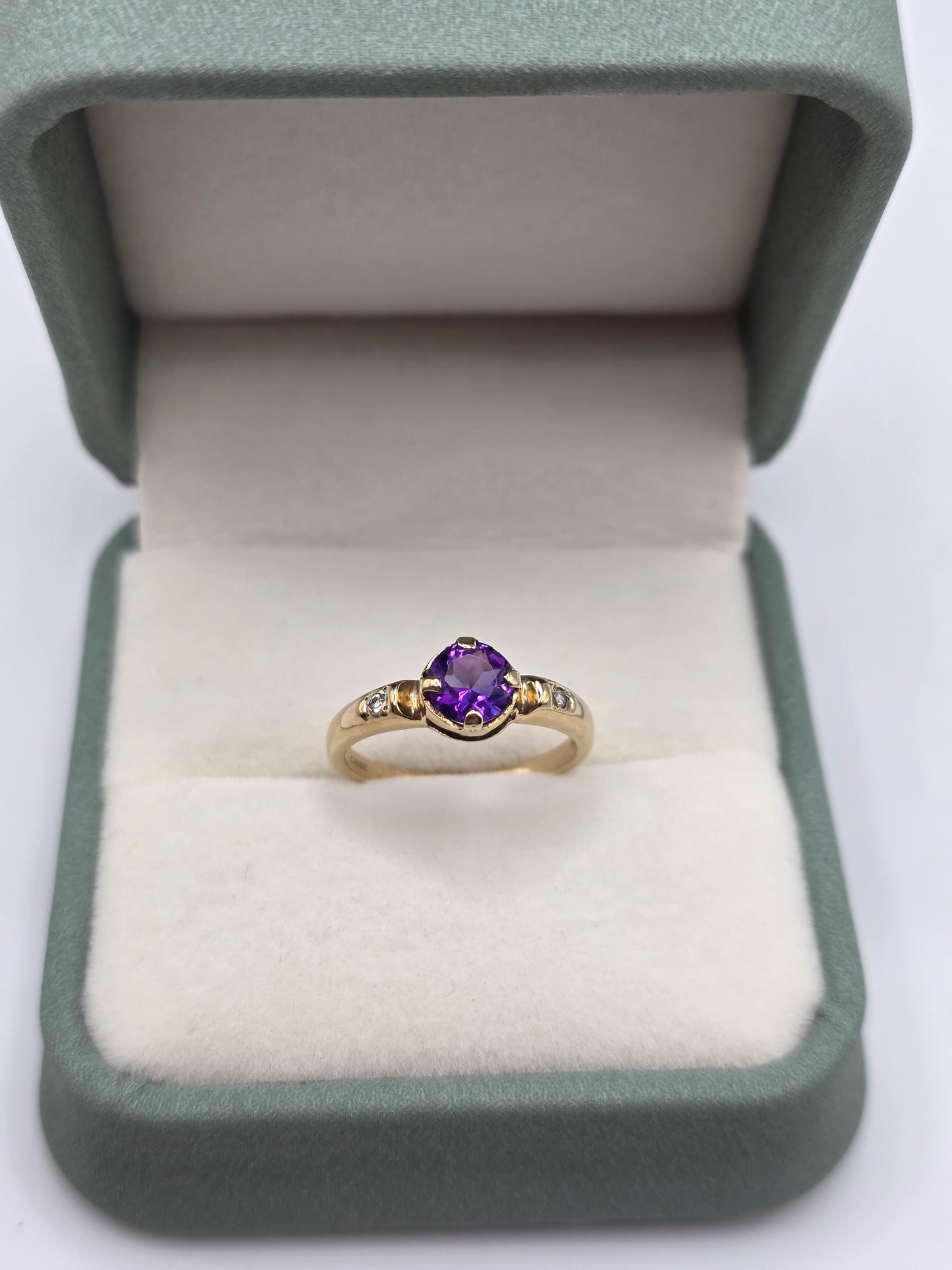9ct gold amethyst and diamond ring