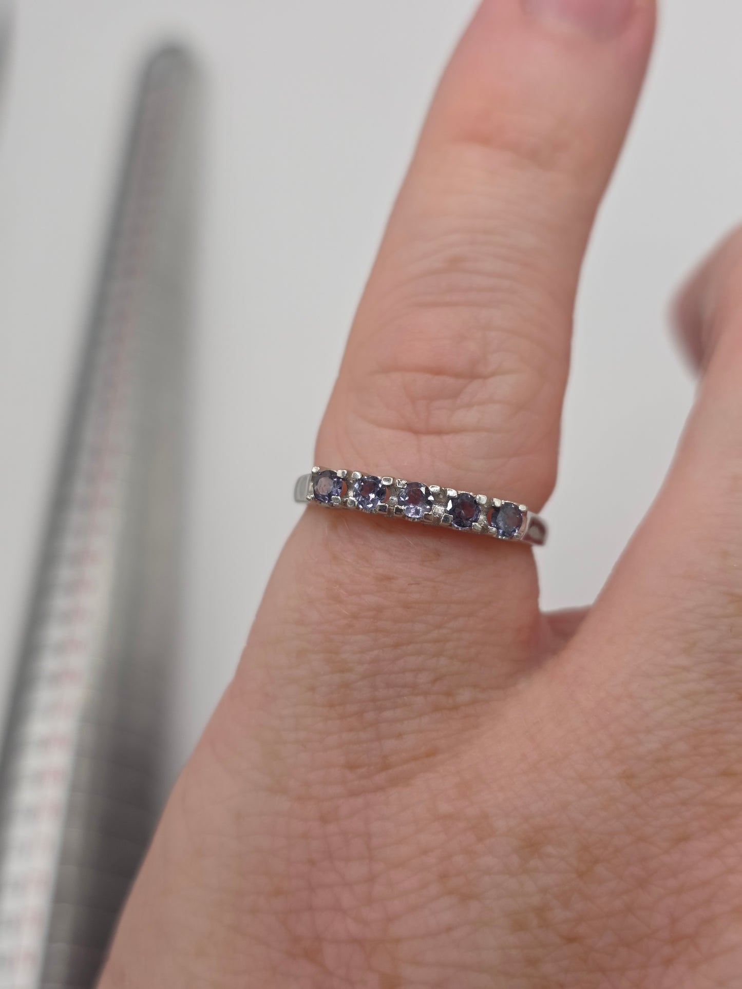 9ct white gold green tourmaline ring