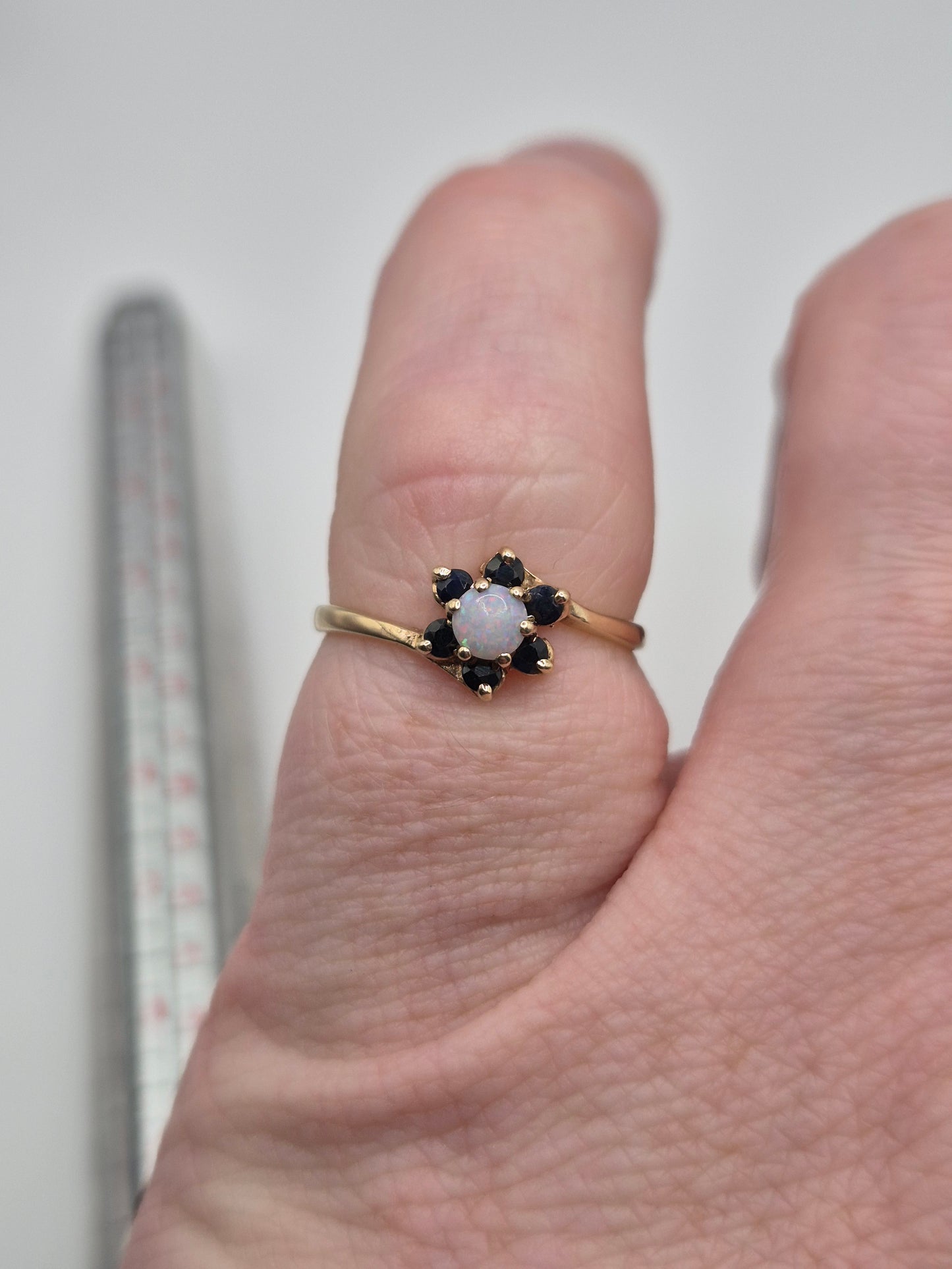 9ct gold opal and sapphire ring
