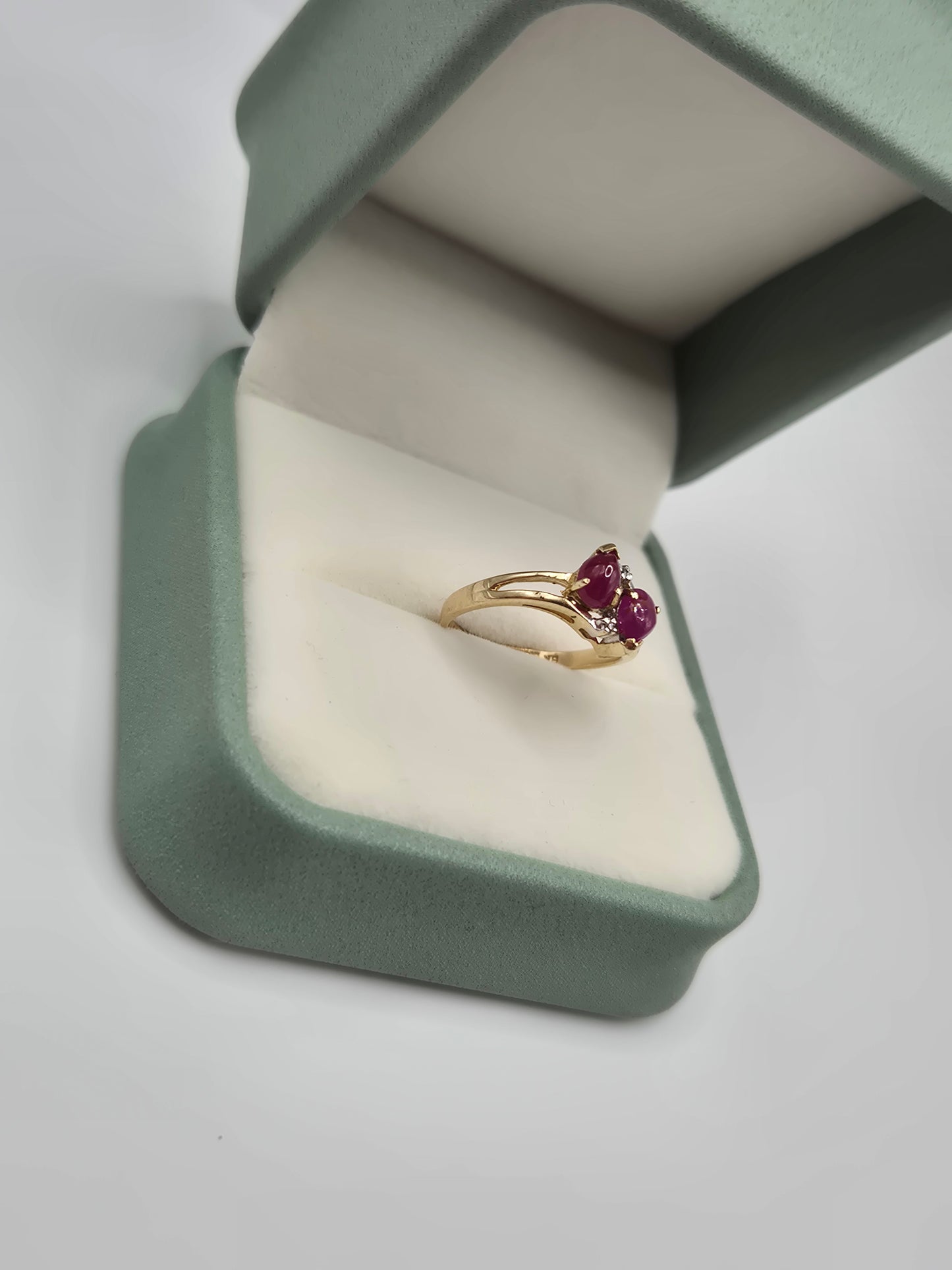 9ct gold cabachon ruby and diamond ring