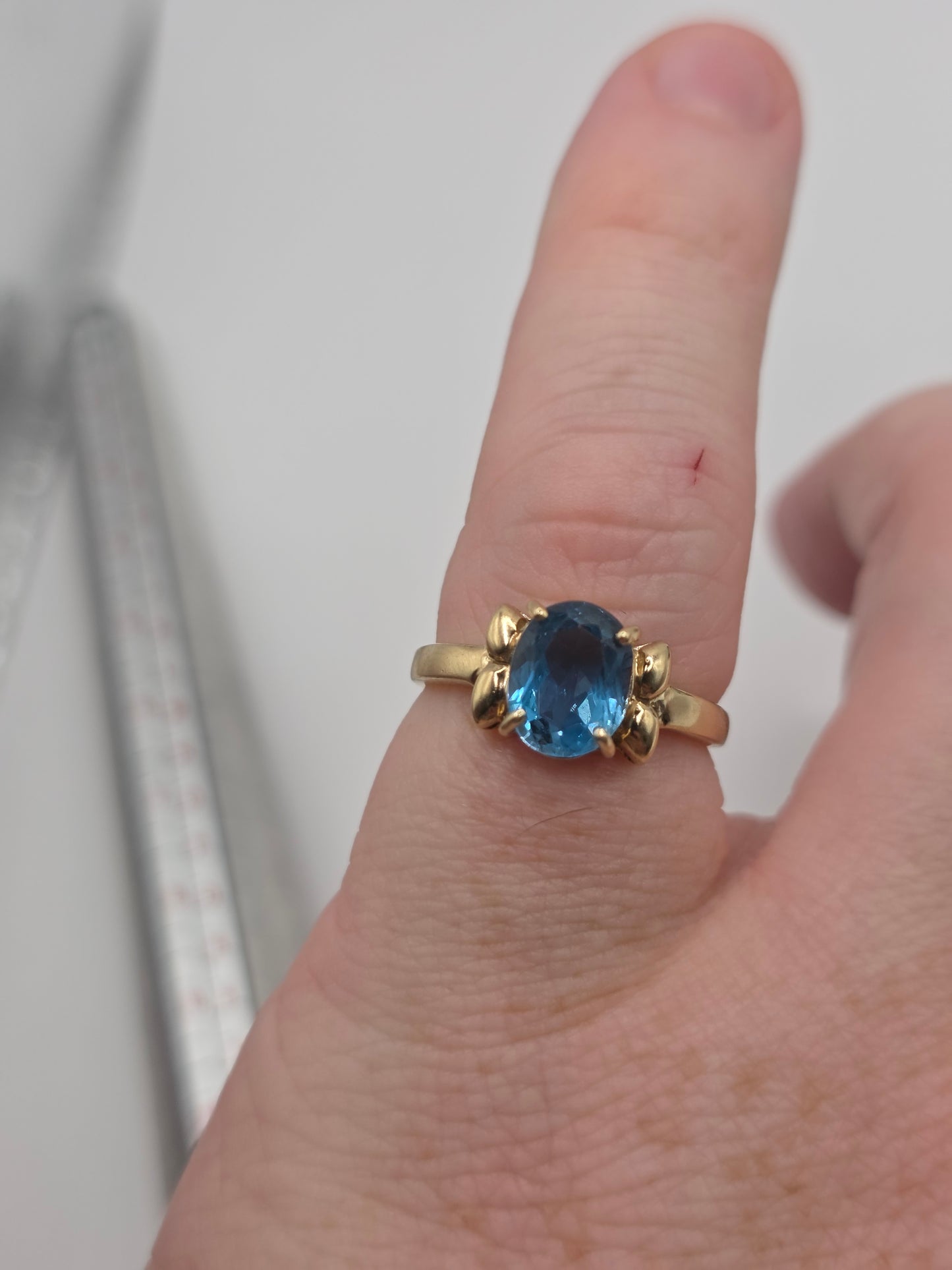 9ct gold topaz ring