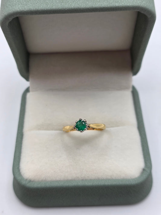 18ct gold emerald ring