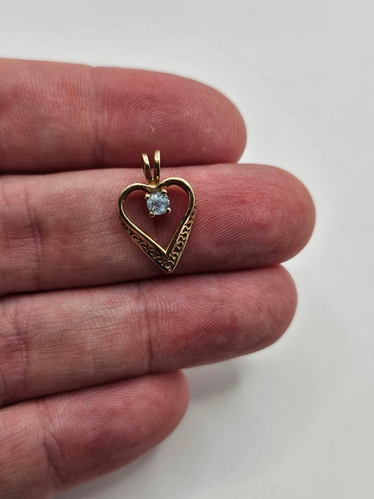 9ct gold topaz heart pendant