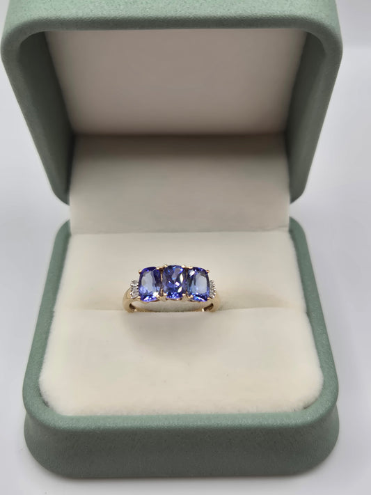 9ct gold tanzanite and diamond ring