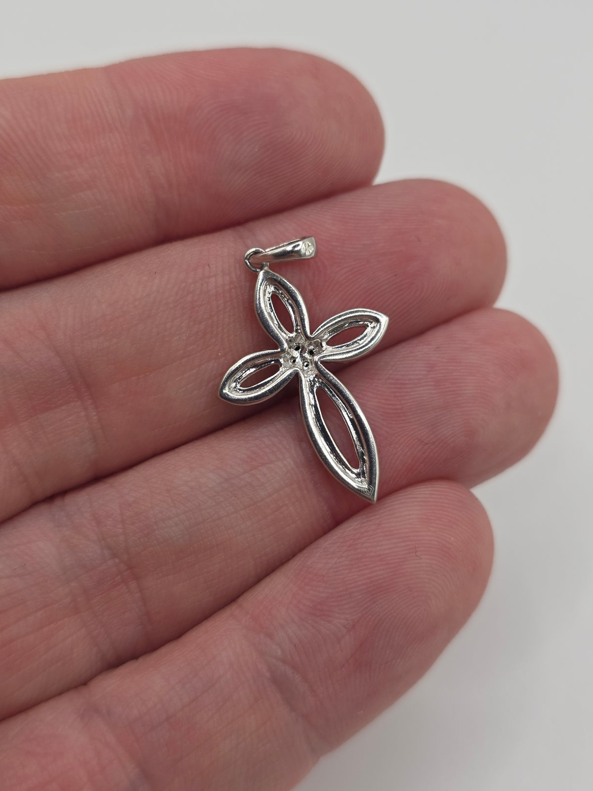 9ct white gold diamond cross pendant