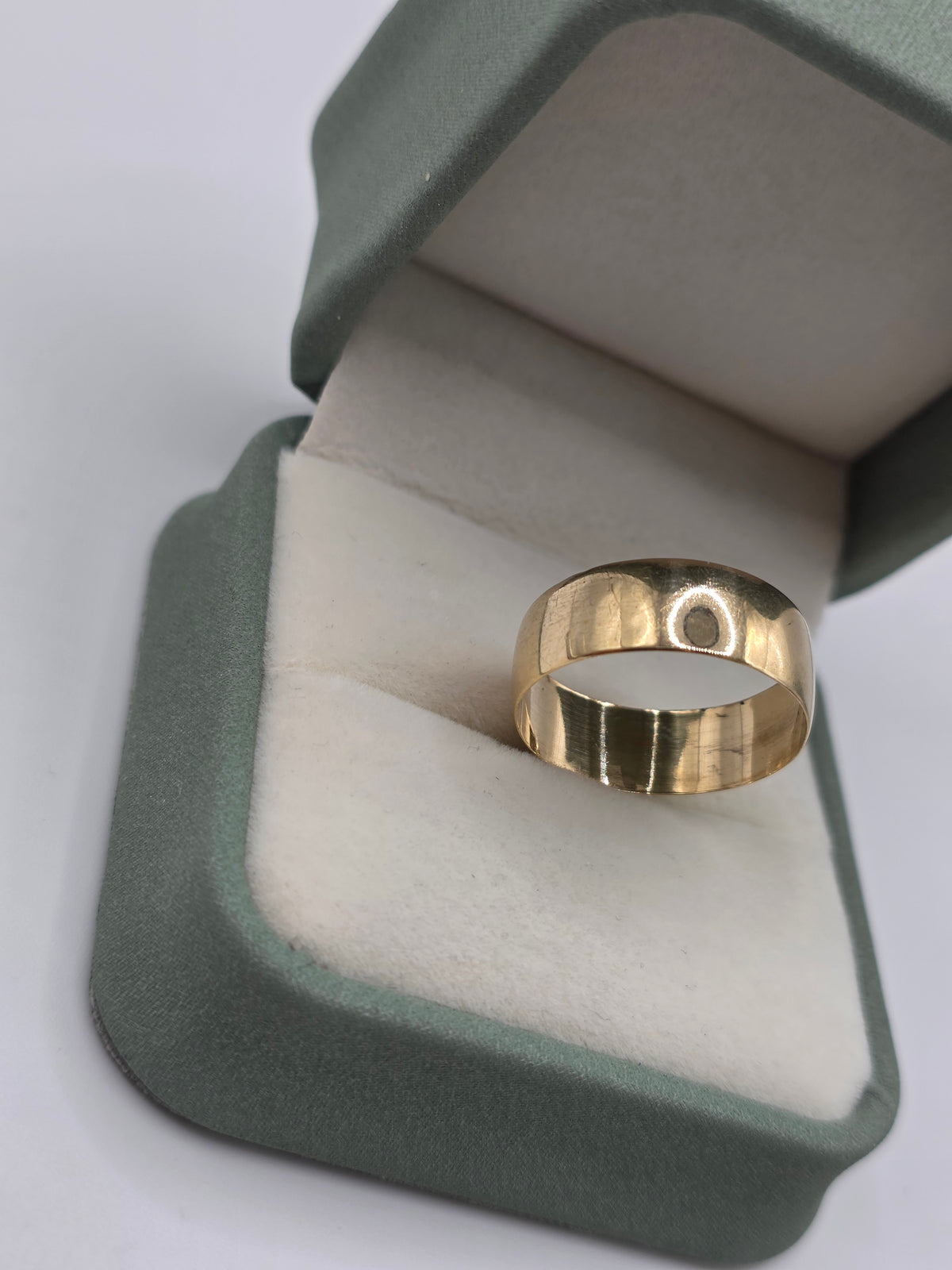 9ct gold band ring