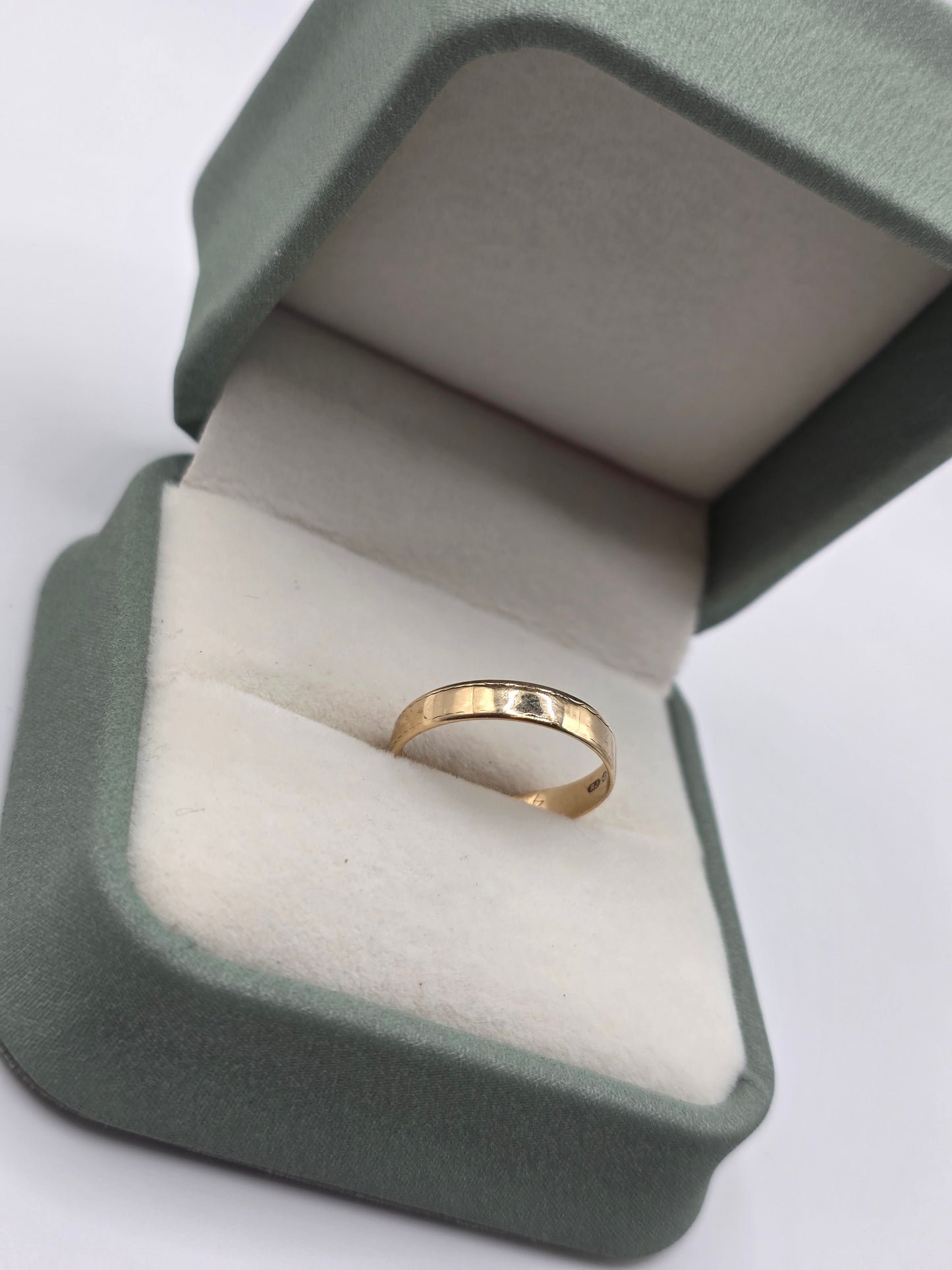 9ct gold band ring