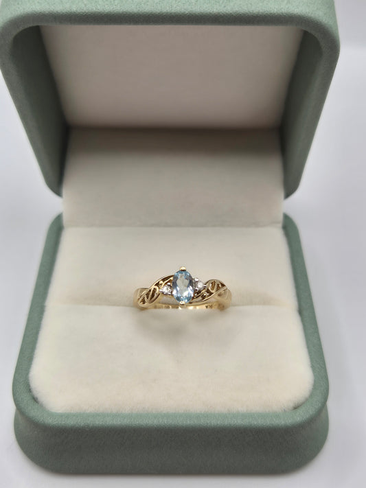 9ct gold topaz and diamond ring