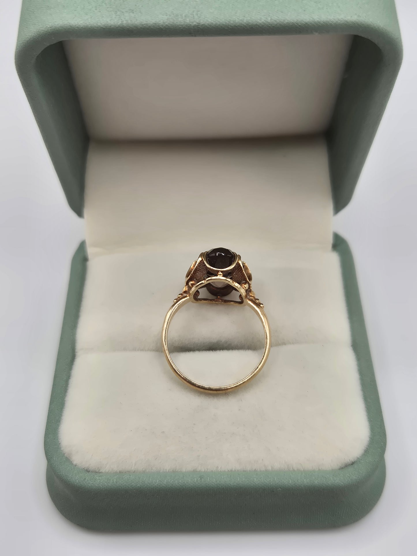 9ct gold quartz ring