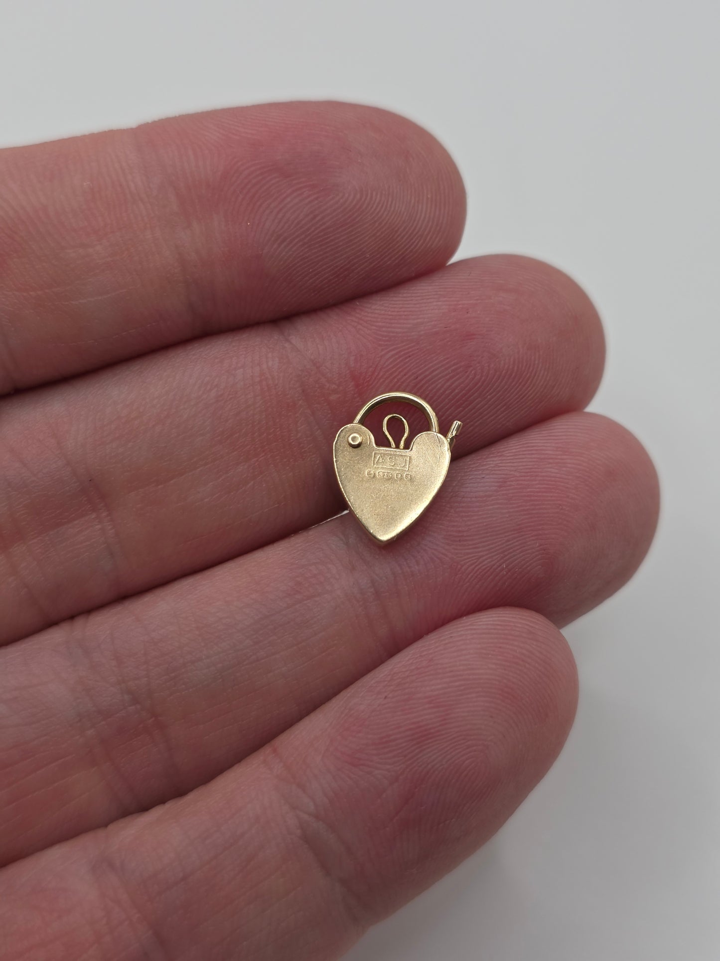 9ct gold padlock 68