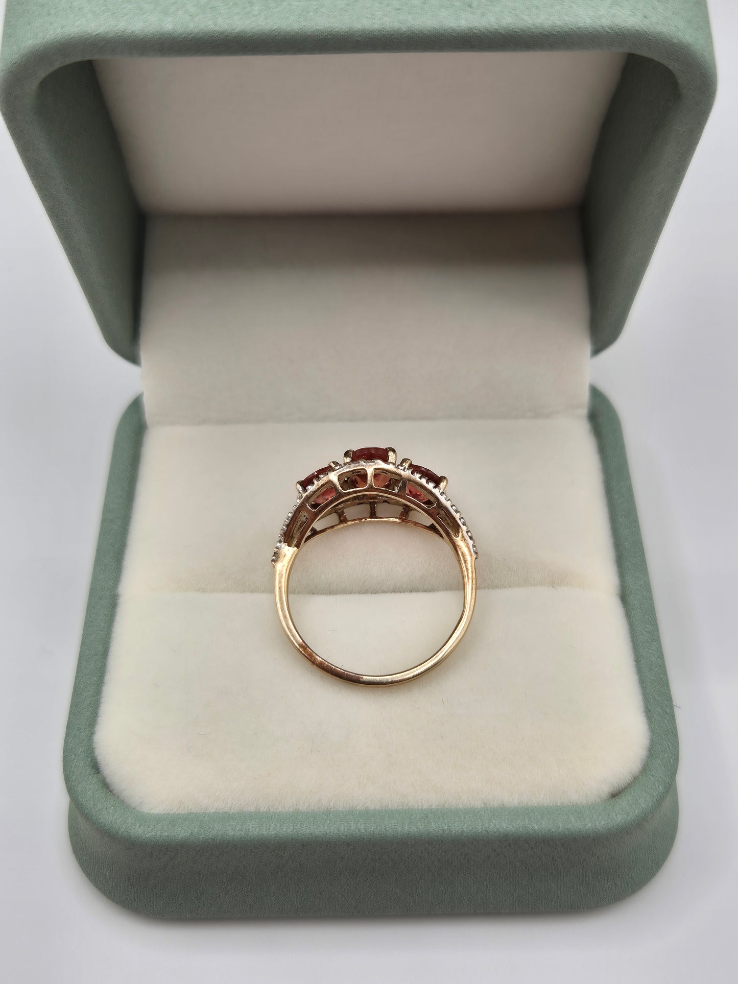 9ct gold garnet and diamond ring