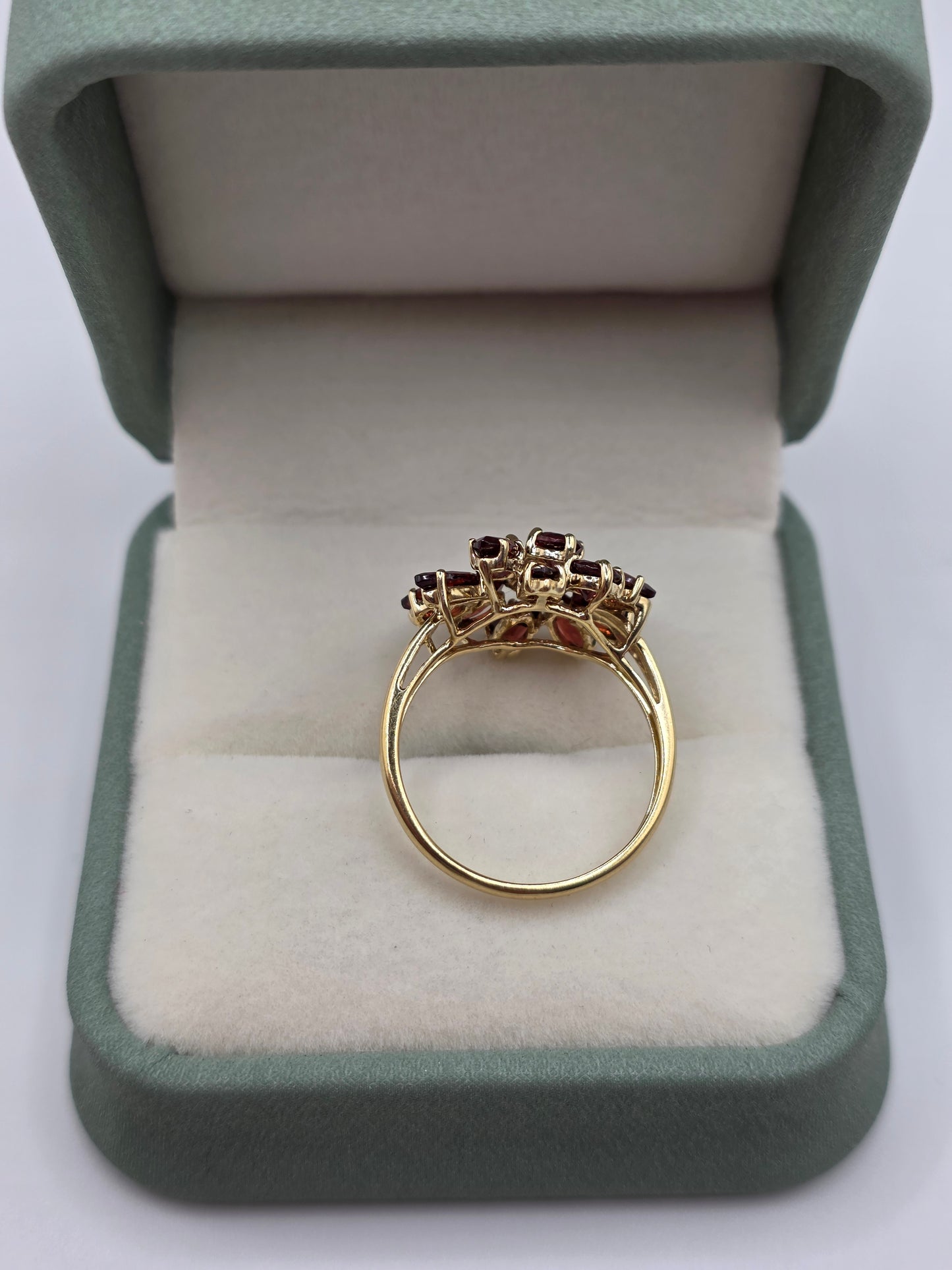 9ct gold garnet ring