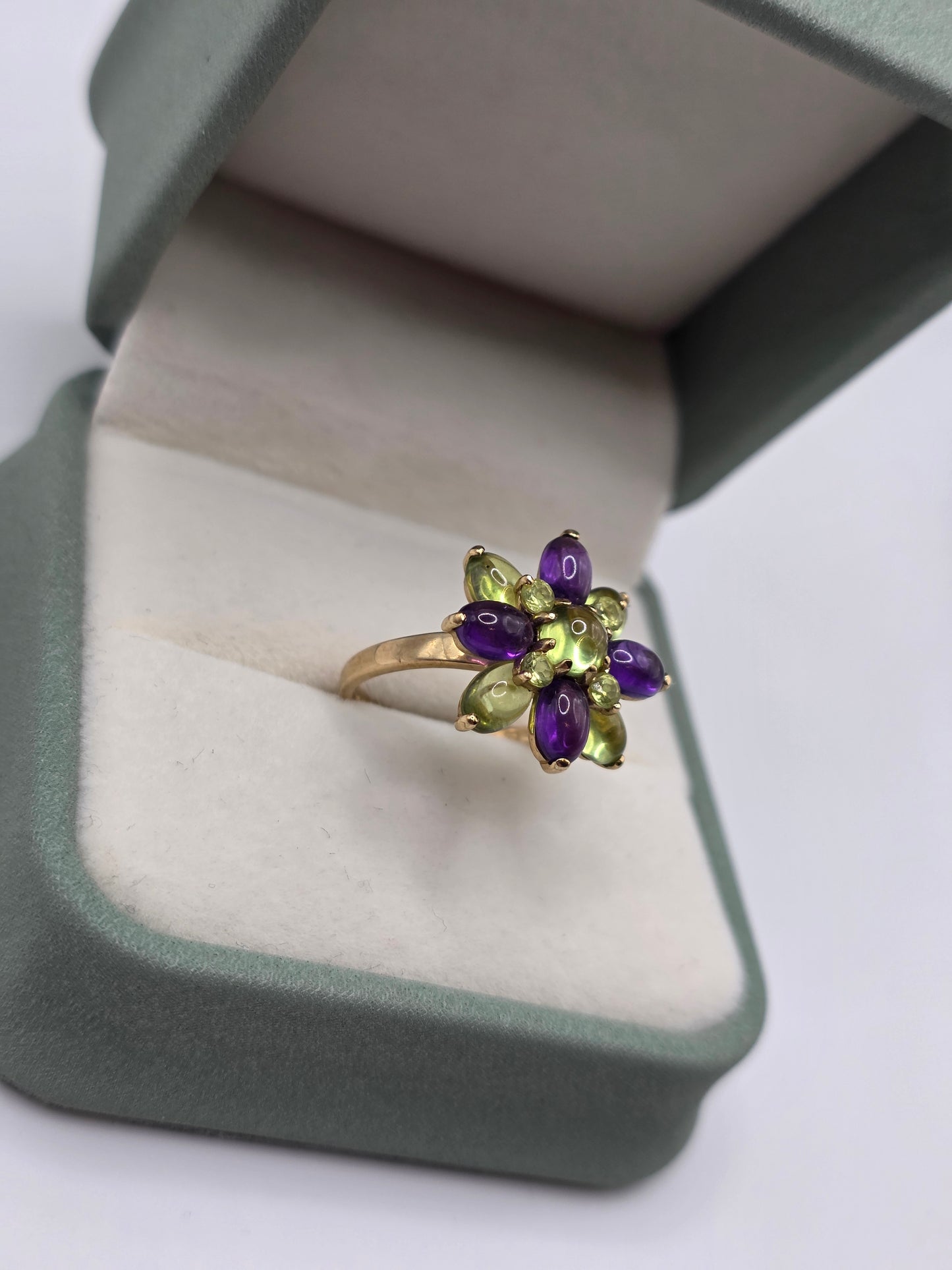 9ct gold cabachon amethyst and peridot ring