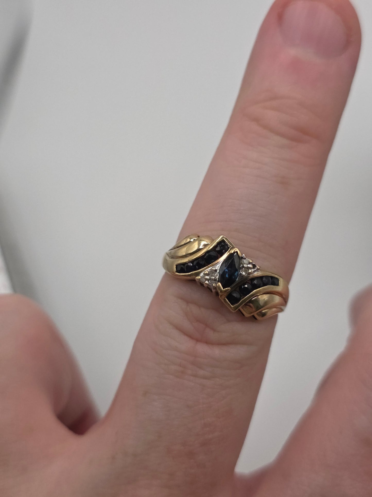 9ct gold sapphire and diamond ring