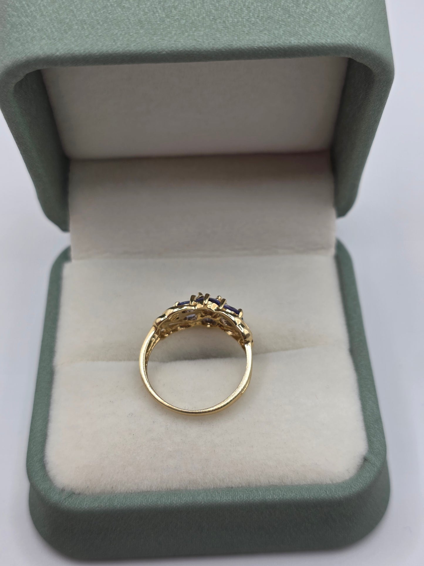 9ct gold tanzanite and diamond ring