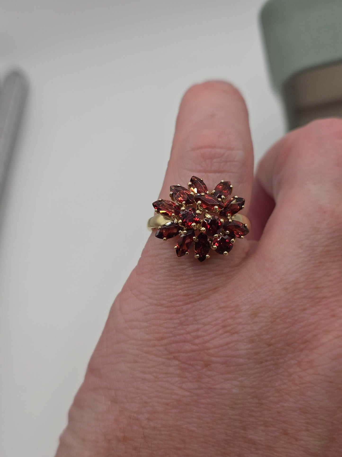 9ct gold garnet ring