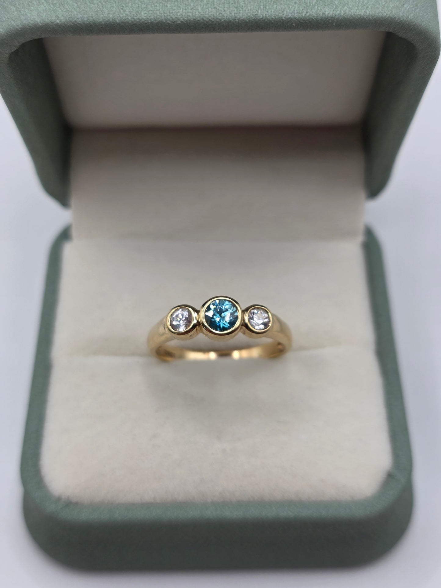 9ct gold topaz ring
