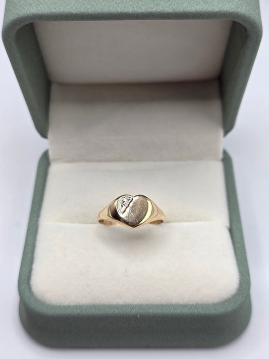 9ct gold heart signet ring