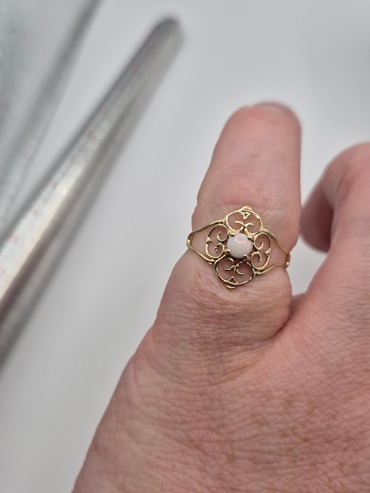 9ct gold opal ring